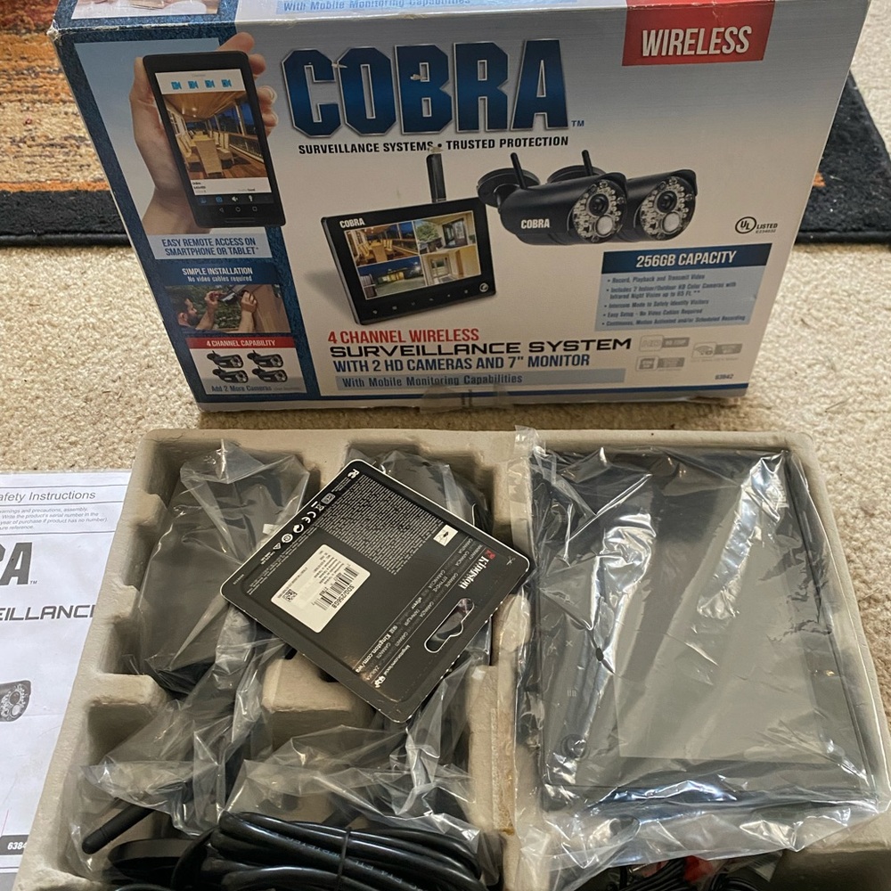 Cobra Wireless 4 Channel Surveillance System Model 63842 Night Vision NIB